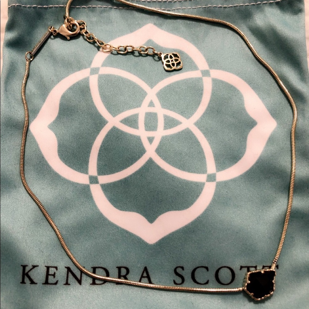 Kendra Scott necklace
